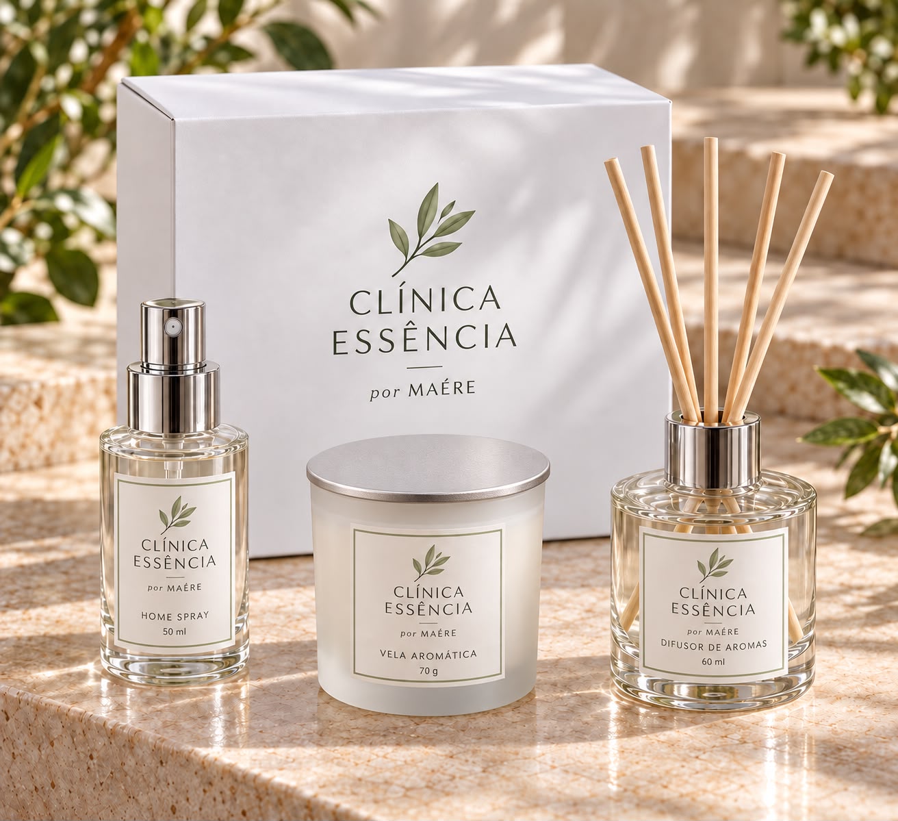 Kit com home spray, vela aromática e difusor de aromas personalizados para a Clínica Essência.